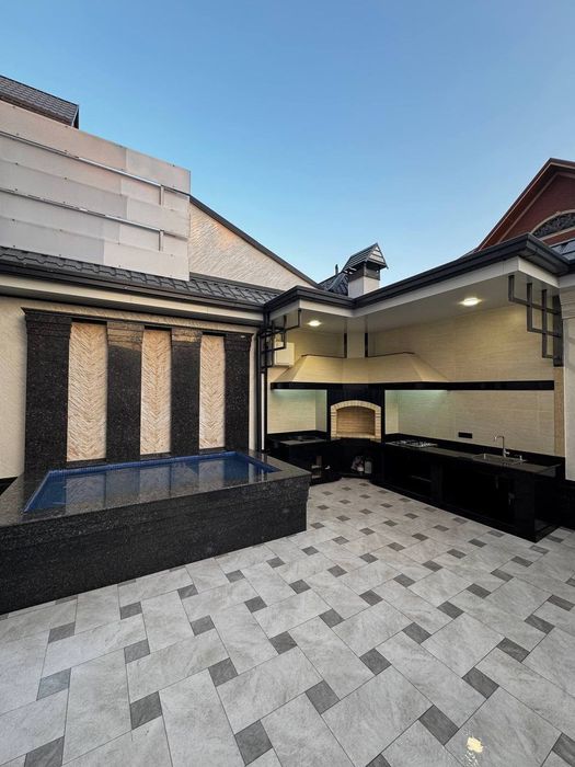 Продается дом 7 комнат, ор-р: ул. Севастопольская, 530м²