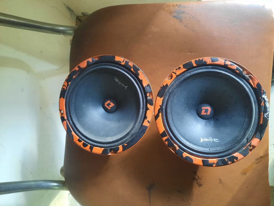 Продам магнитолу пионер 325 и динамики баракуда