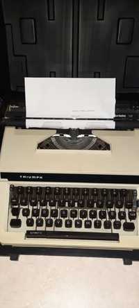 Mașină de scris Triumph Gabrielle 12 impecabilă