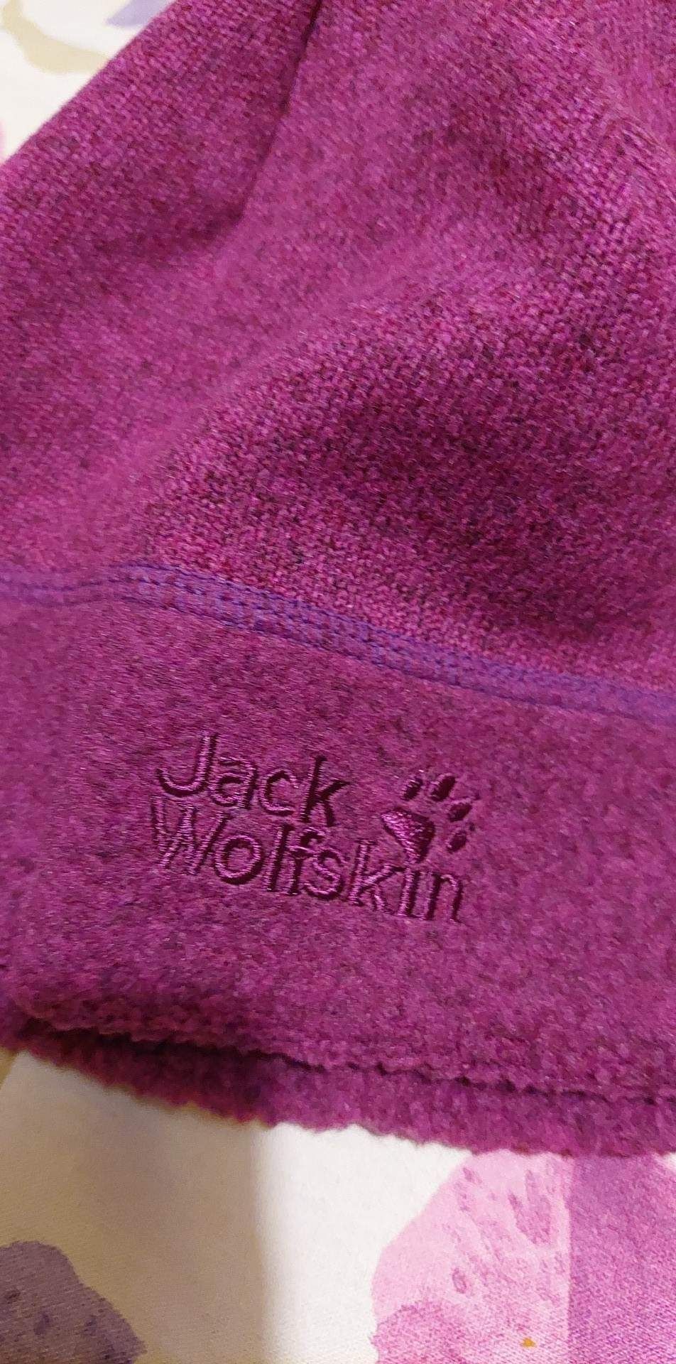 Маркови шапки jakc wolfskin по 15 лева