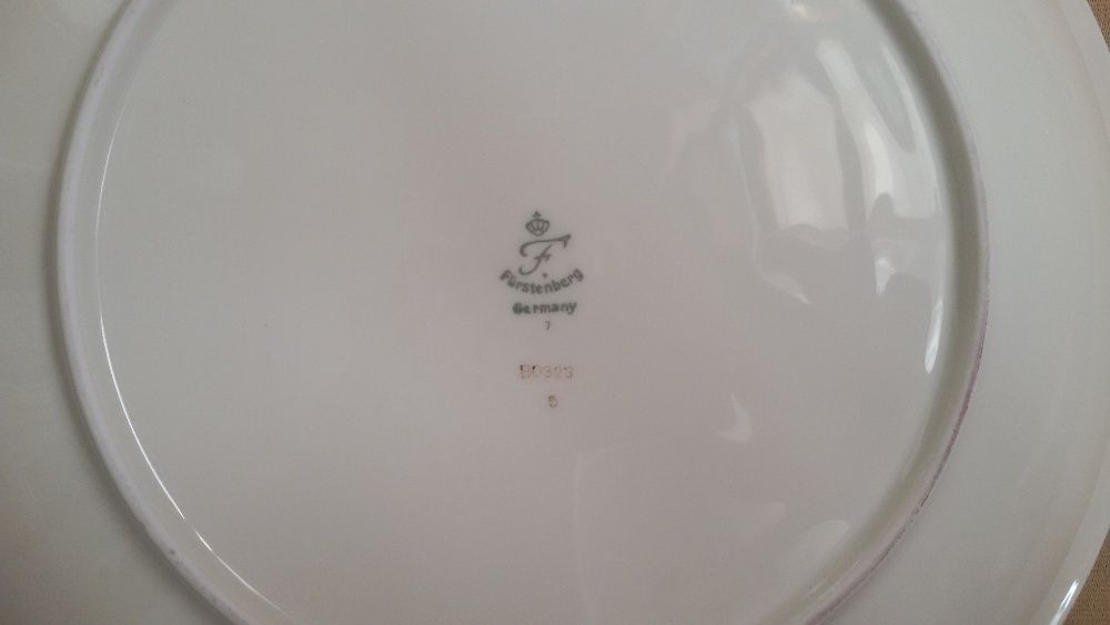 Фарфоровое блюдо