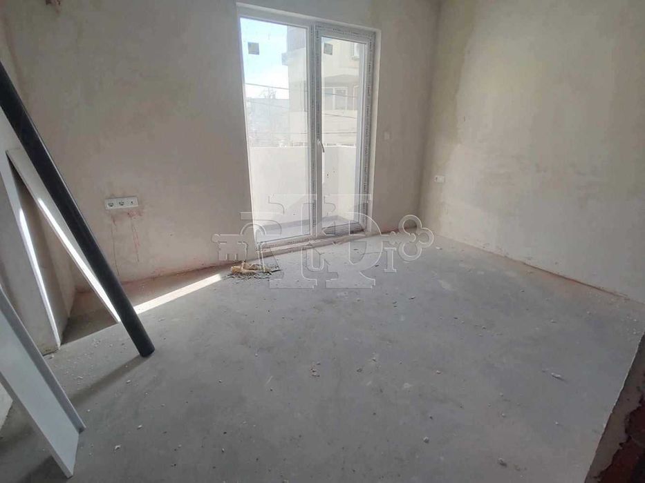 Продава се Тристаен апартамент в Варна, Погреби - 75 кв.м за 1774 €/кв.м - Снимка #3