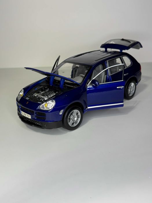 Machetă 1:18 Porsche Cayenne S (Producător Maisto)