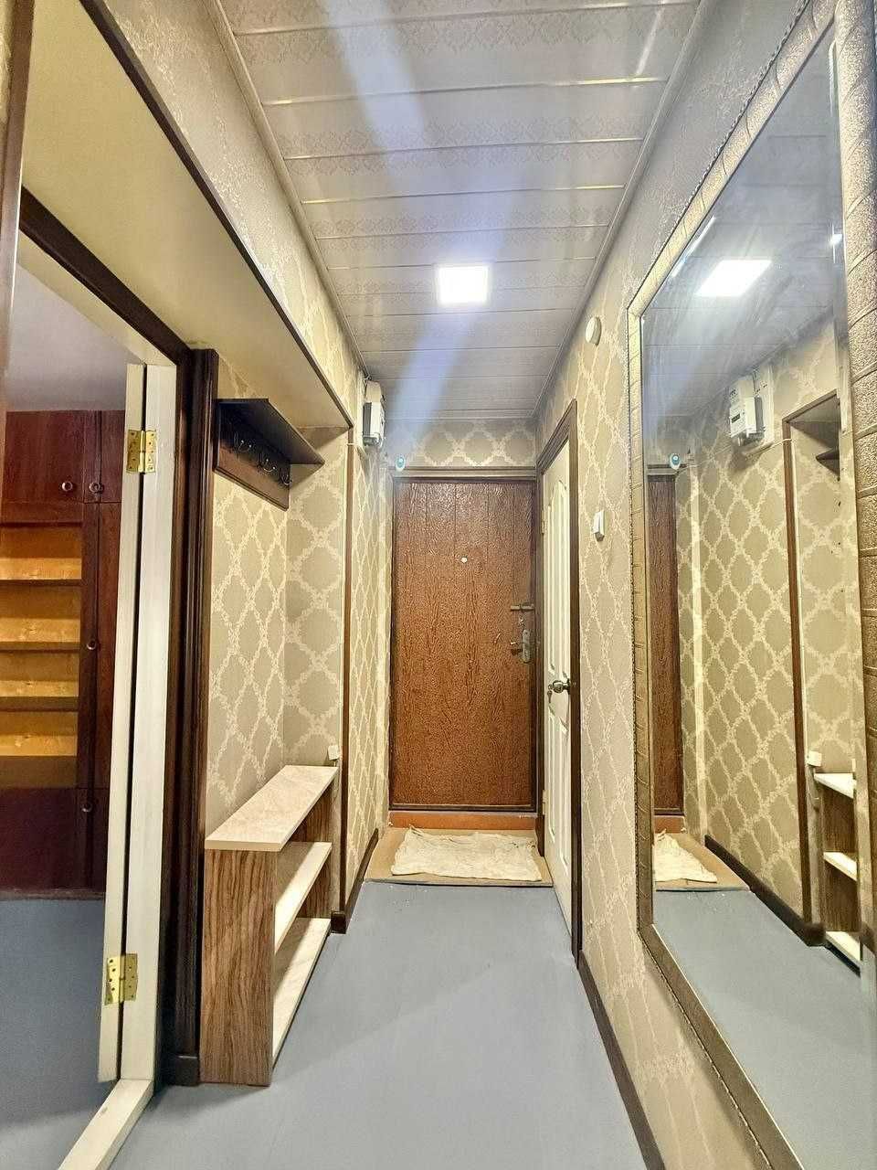 на Чиланзаре 1 кв-л 1 ком с балконом 1,5 х 6