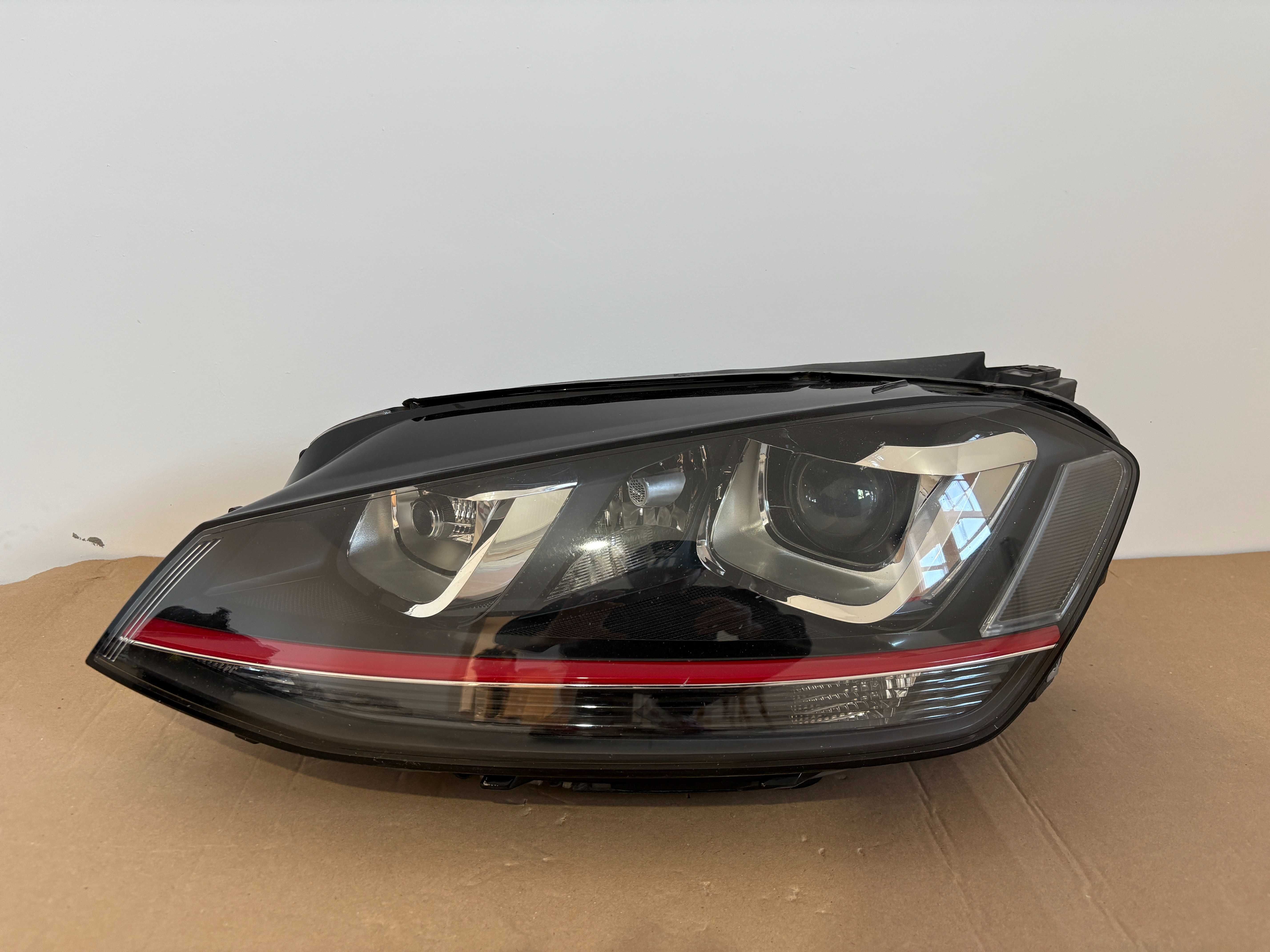 Far stanga bixenon Vw Golf 7 GTI dupa 2013 original cod 5G1941031A