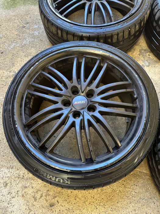 Jante Alutec negre echipate cu anvelope Kumho în stare bună