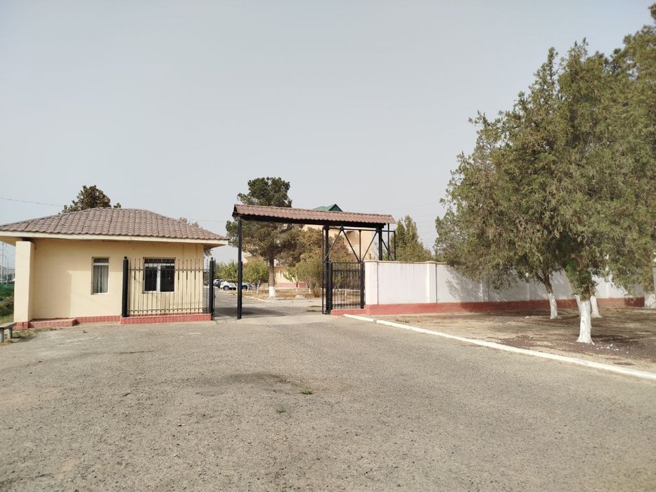 Yer sotiladi 3 qavatli bino bilan Продается земля с 3х этажным зданием