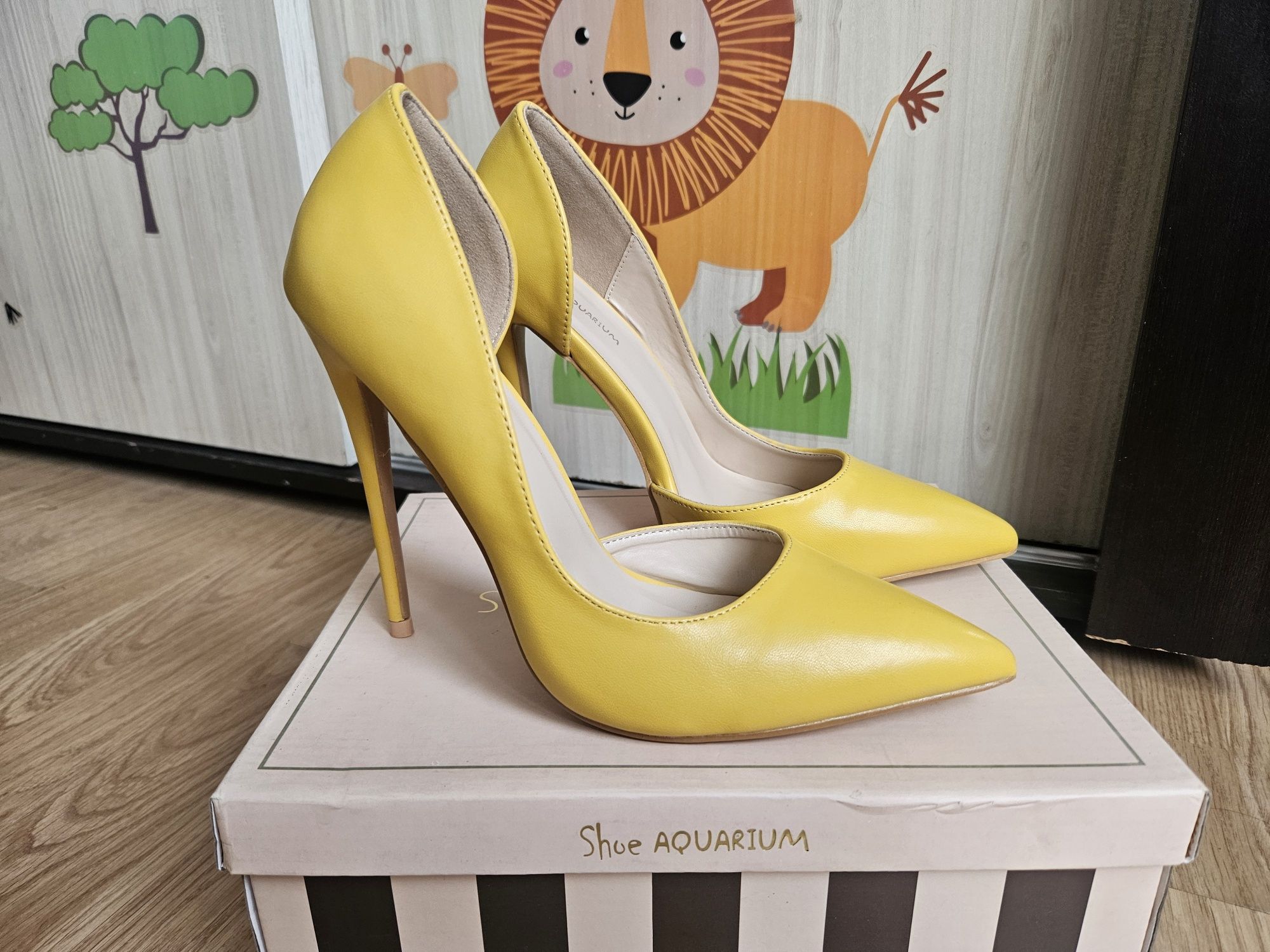 SHOE AQUARIUM Дамски елегантни обувки на висок ток