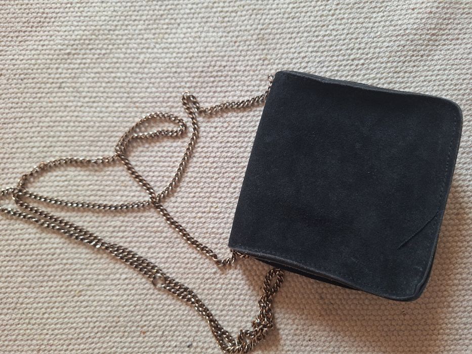 Малка велурена дамска чанта с камъни