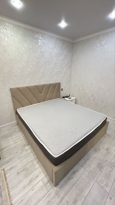 Продается кровать с ортопедическим матрасом