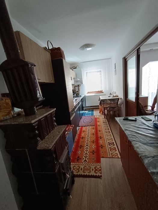 Vând apartament cu 2 camere!