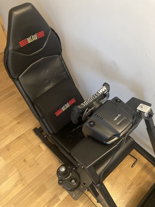 Next Level Racing F-GT + Logitech G29 (mod volan si schimbator)