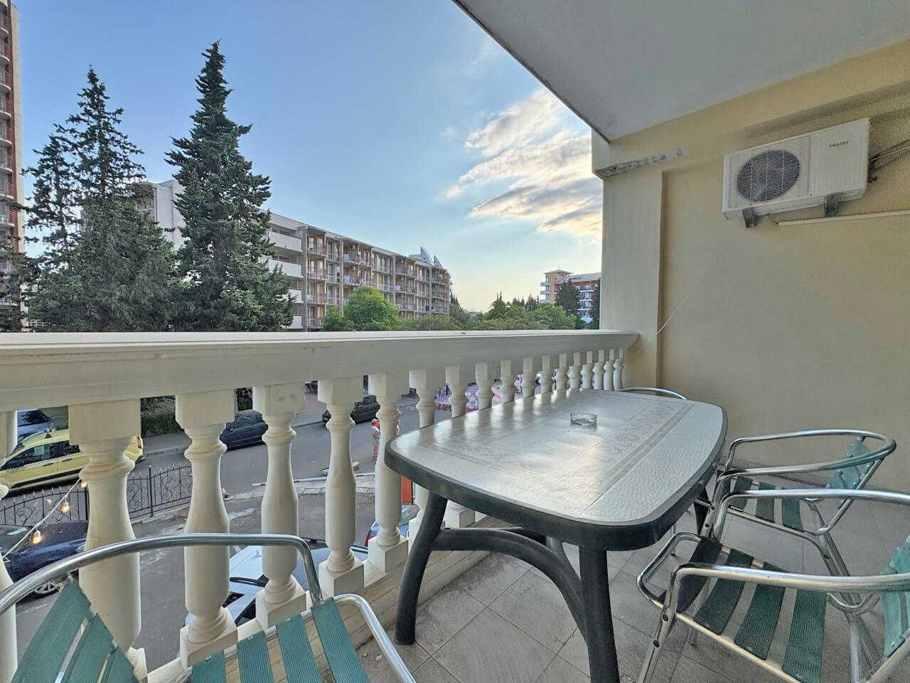 Просторен едностаен апартамент, Първа линия, Ниска такса