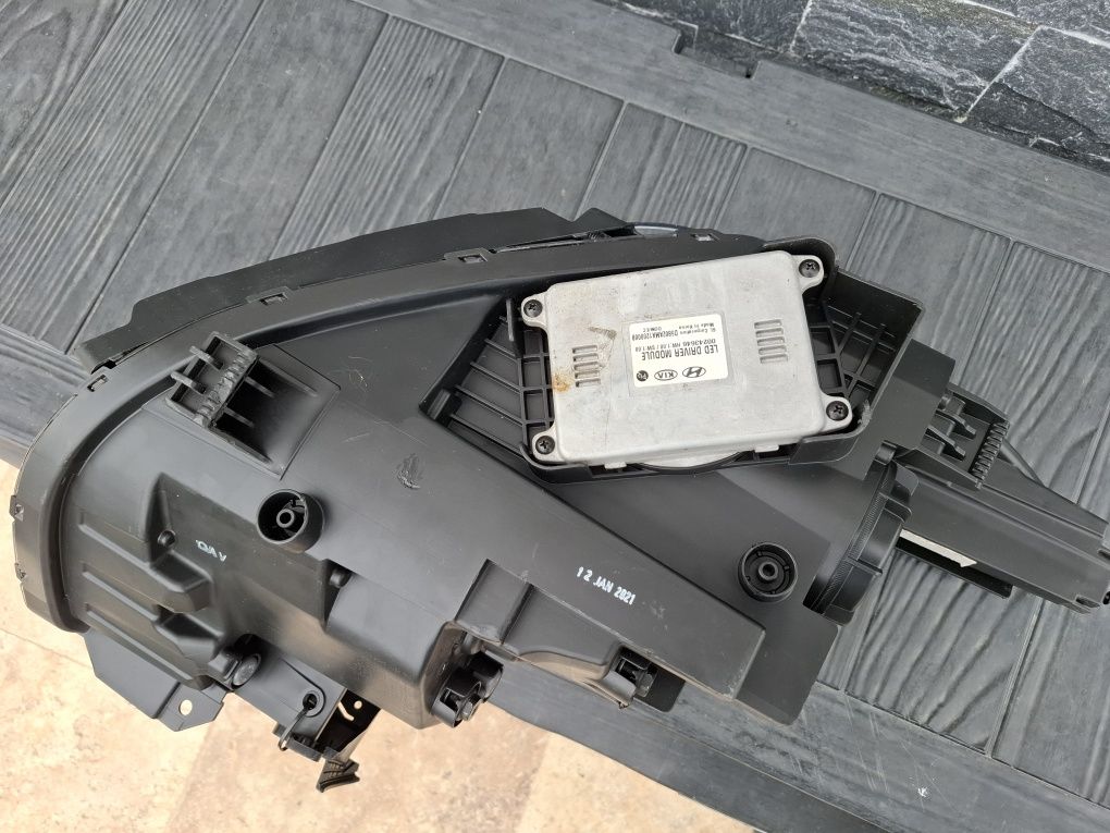 Vand far stanga Kia Stonic 2023 full led