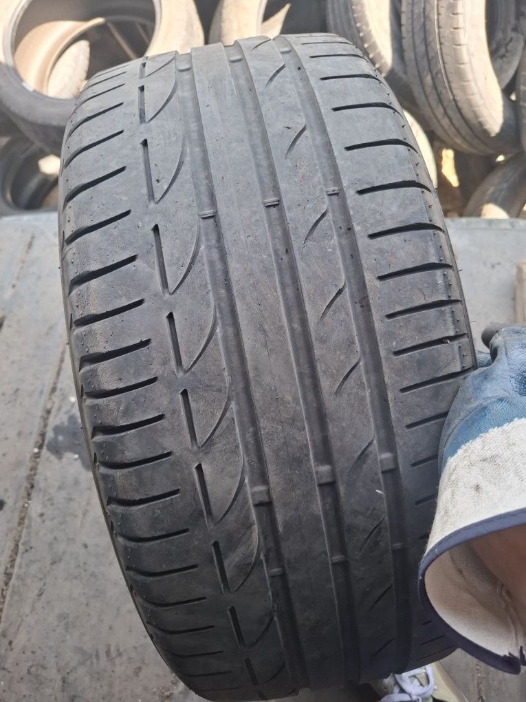 Vand 1 anvelopa 235 40 19 brigestone de vara bună
