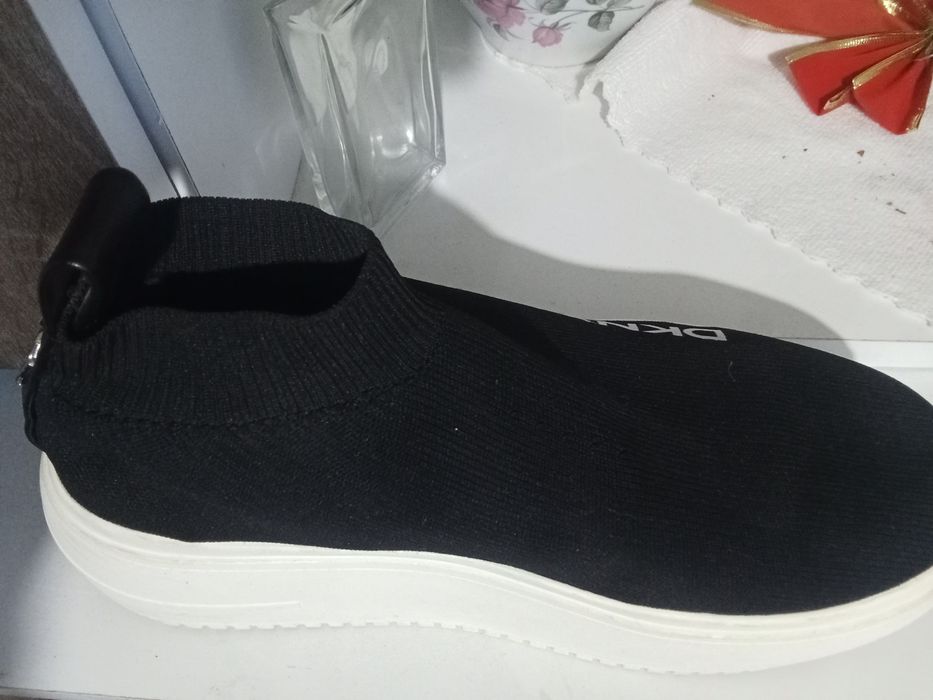 Adidași femeie DKNY mărimea 38,5