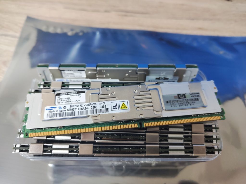 Продавам 8 плочки x 8 GB рам DDR2  2Rx4 PC2 5300F