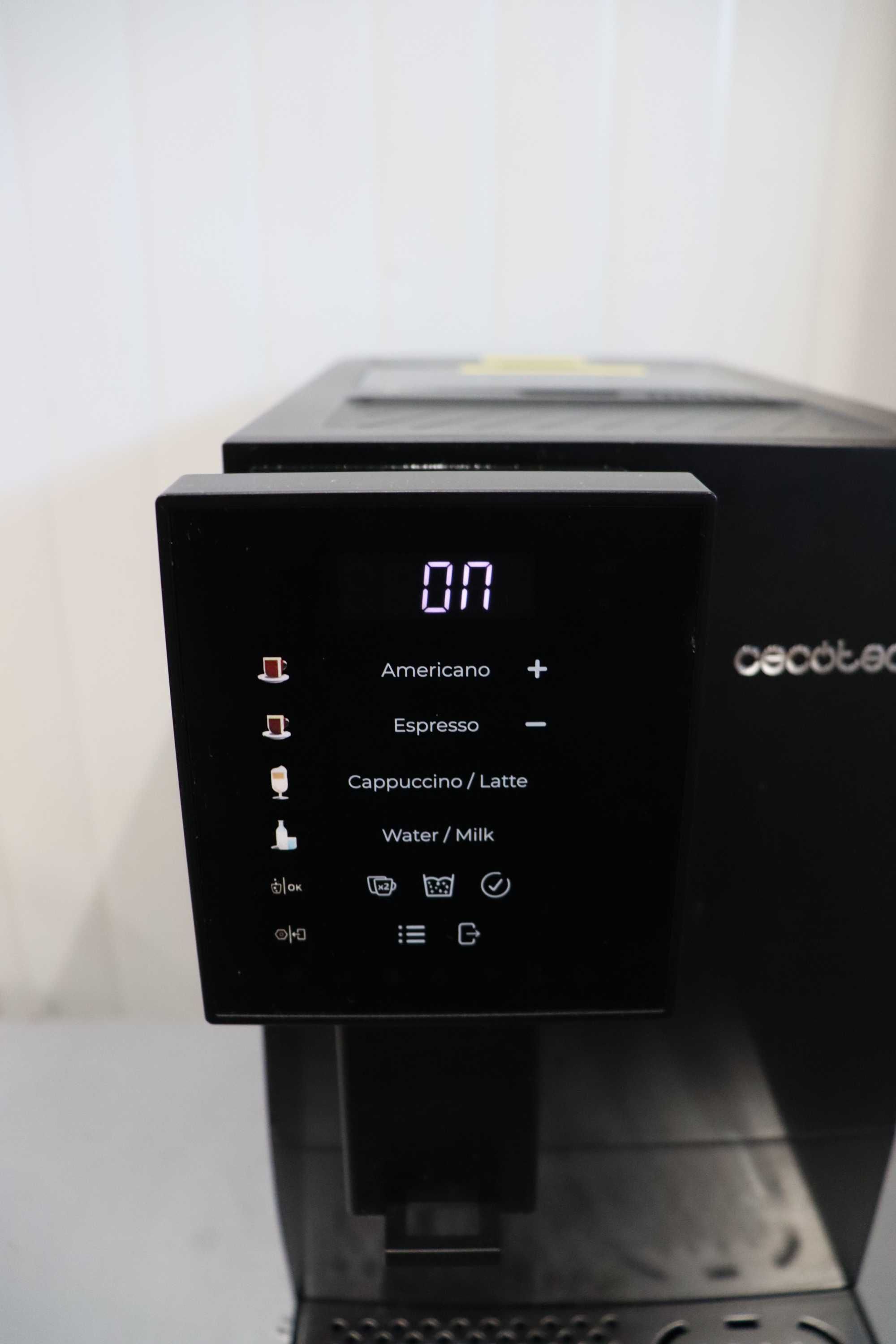 Кафемашина Cecotec Cremmaet Compactccino. 1350W, термоблок, 19Bar