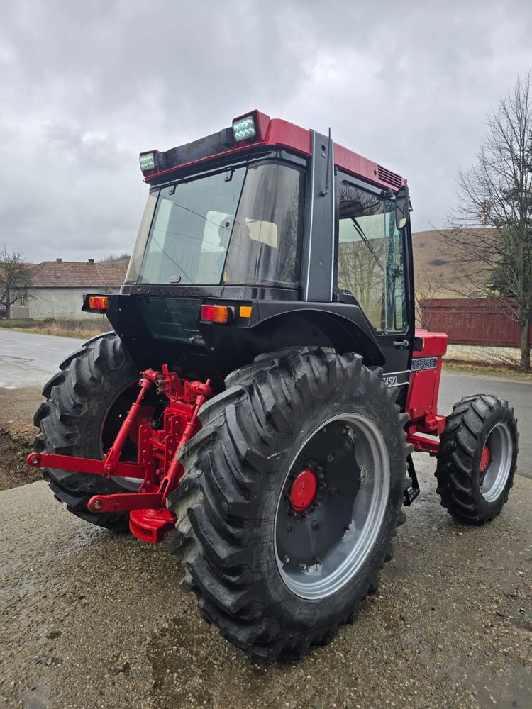 Tractor International 745xl