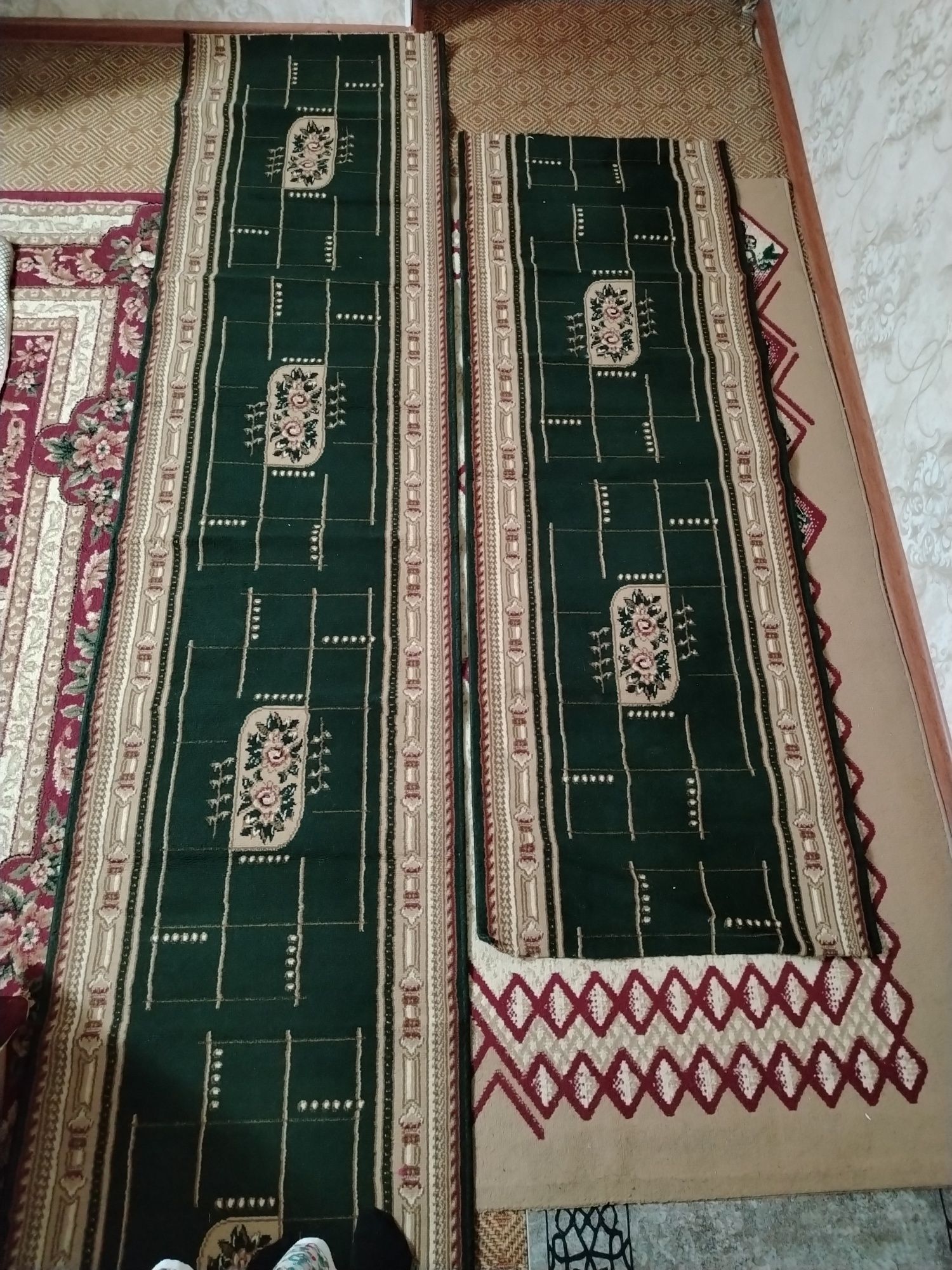 Продаётся ковёр дорожка