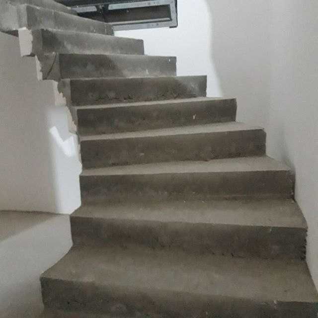 Beton zina biton zna zalivka betonnix lestnits betonnie lestnitsi ish