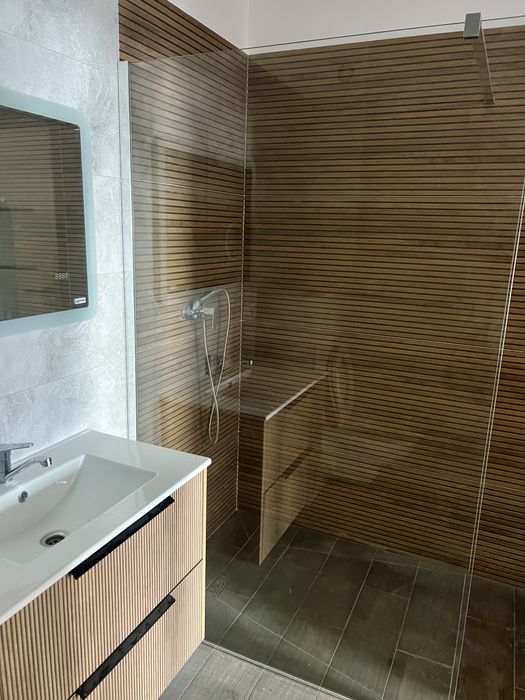 Apartament in bloc NOU!!! Posibilitate spatiu comercial sau locuinta.