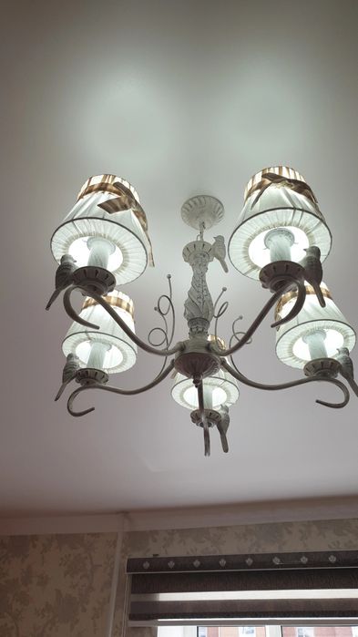 Люстра 30000 тг.ред бар.спальныйга алганмын кишкентай болып тур