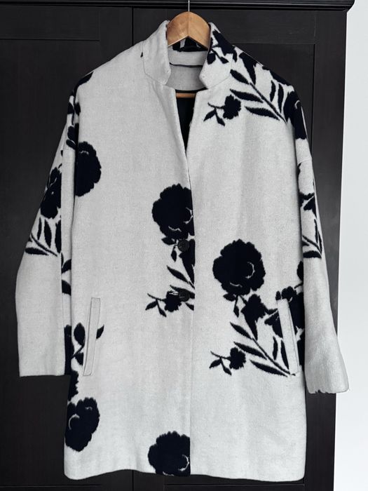 Jacheta palton alb negru flori marime M oversize