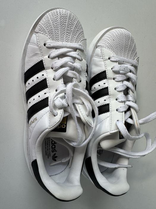 Adidasi marca Adidas, marimea 38,din piele, in stare foarte buna