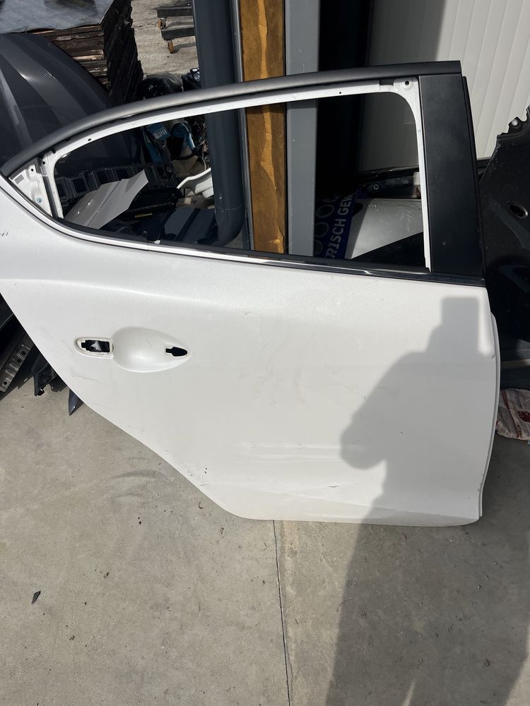 4 броя задна дясна и 1 брой задна лява врата Mazda 3 (2014-2018)