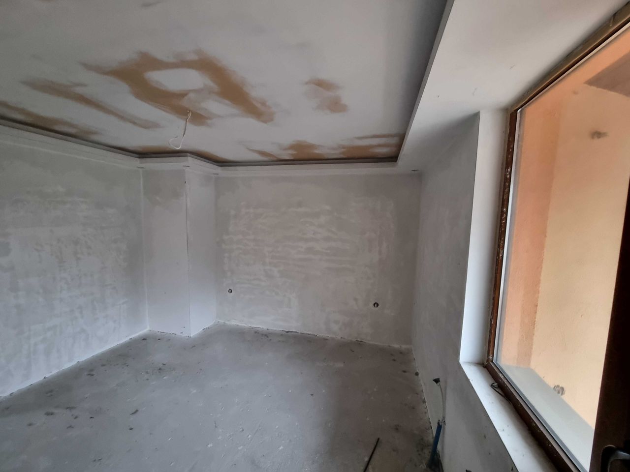 Продава се Тристаен апартамент в Благоевград, Широк център - 84 кв.м за 1000 €/кв.м - Снимка #1