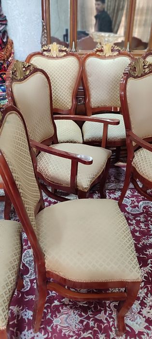 Стул сотилади холати яхши чинордан ясалаган