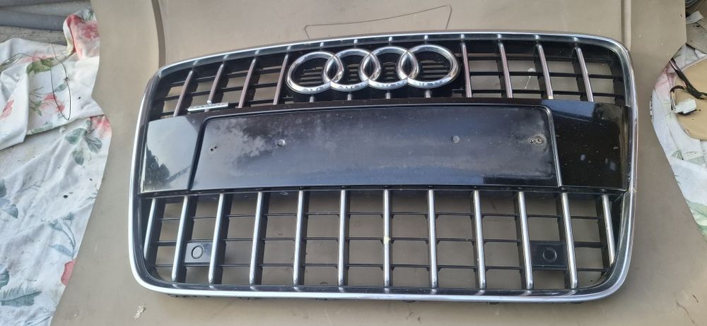 Grila față Audi Q7 an 2013