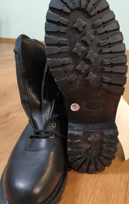 2 perechi bocanci militari marimile 44, 45