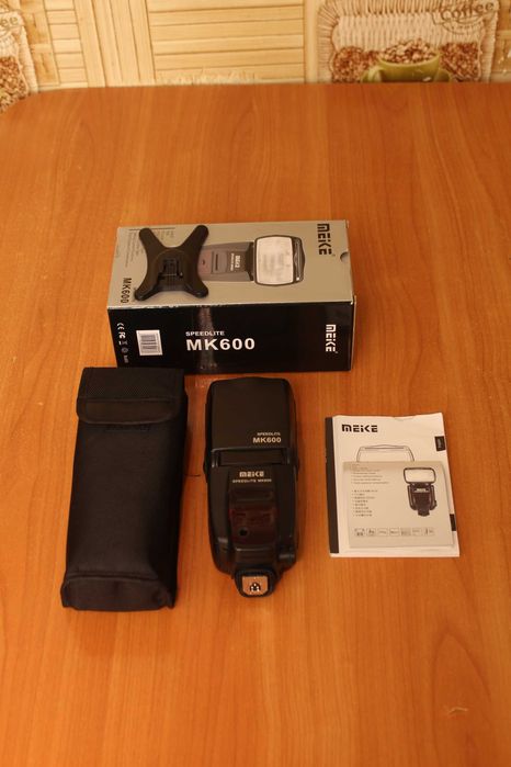Фотовспышка Meike MK600, универсальная для многих систем. e-TTL Canon