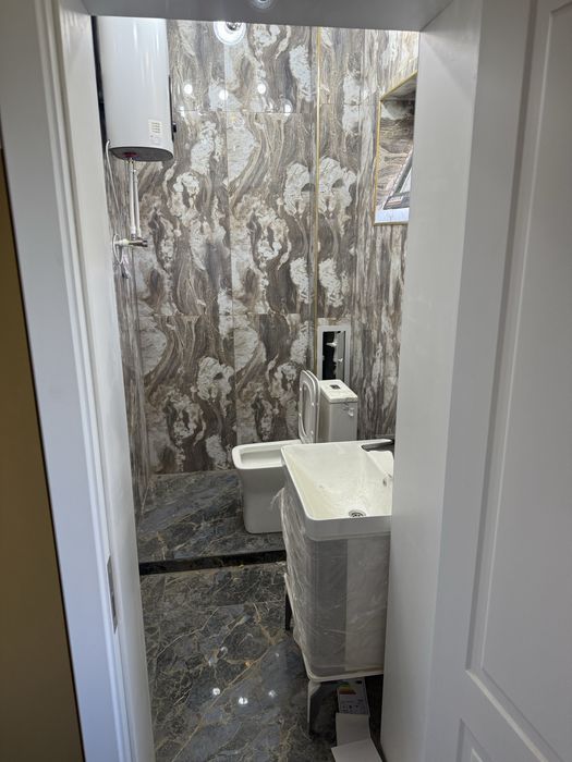 Инфин банк оркасида Имронмаркет руппарасида бино 3 этаж алохида сотила