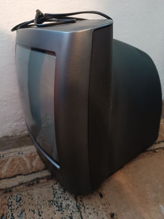 Vând tv color philips