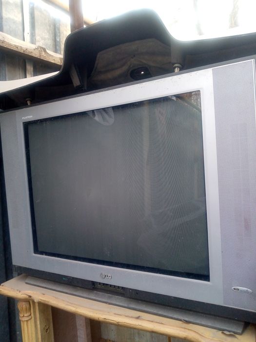 Отдам 3 не рабочих телевизора