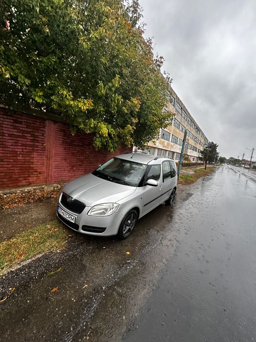 Vând Skoda Roomster