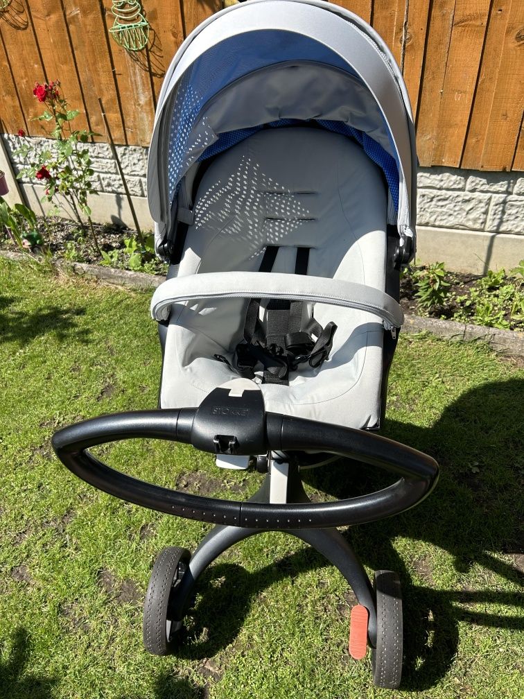 Vând caruț Stokke V5 editie limitată Ofer cadou balansoar Stokke Steps