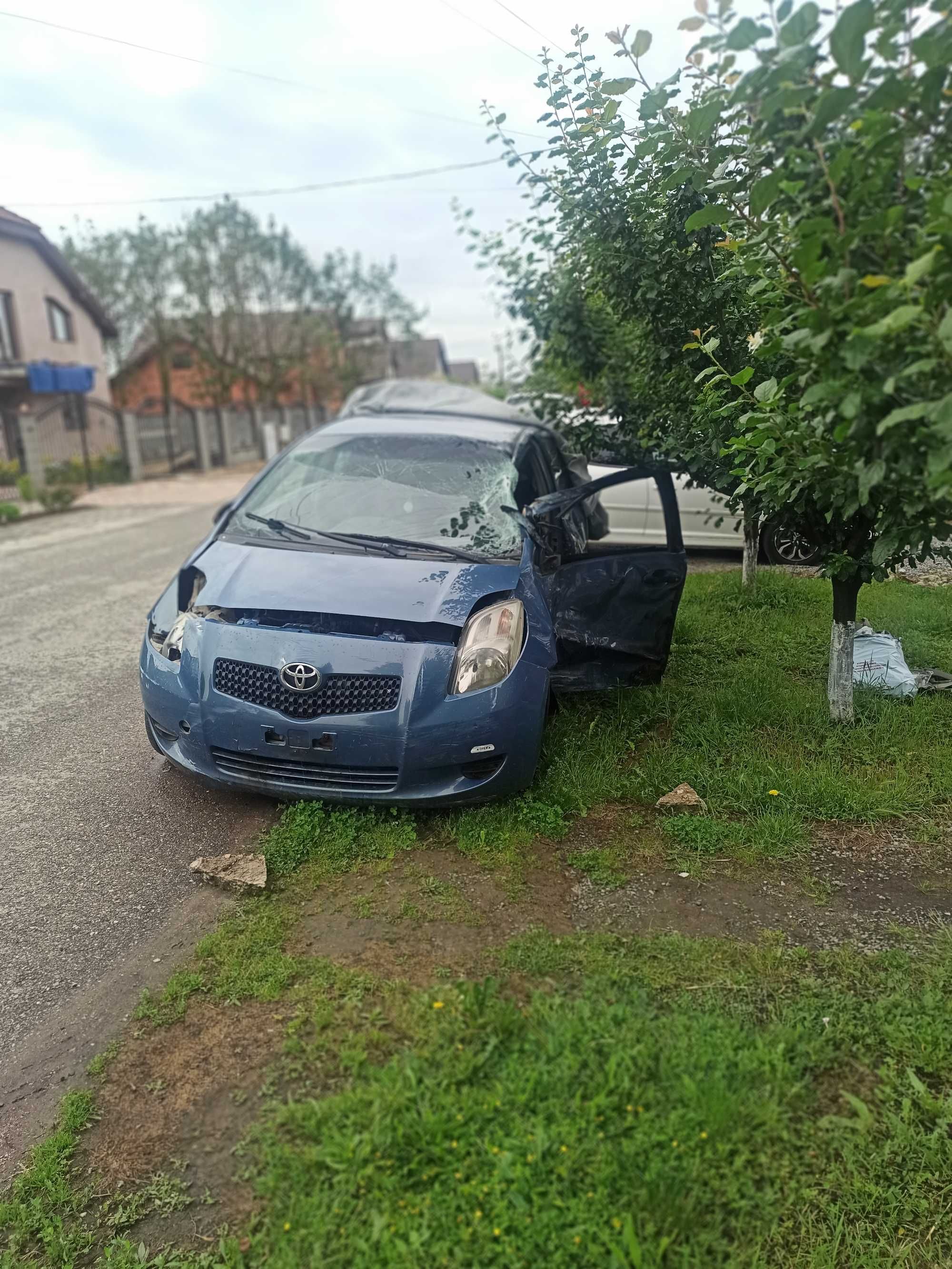 vand TOYOTA YARIS 1.4 diesel 2008 avariat  lovita acc