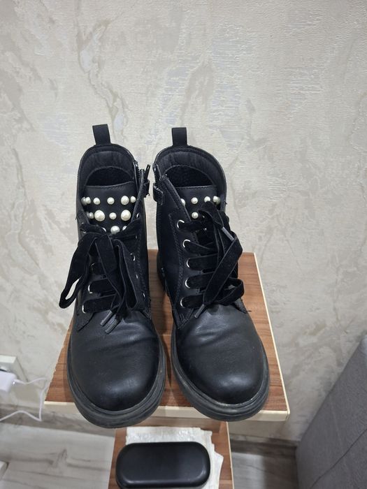 Продаются ботинки на девочку фирмы  Geox, размер 34