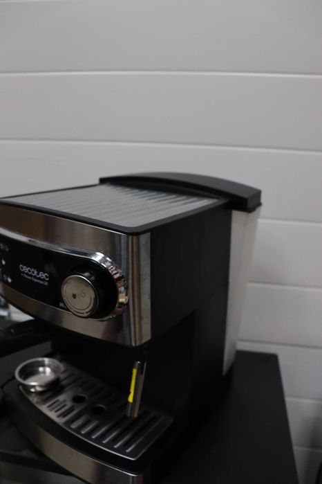 Ръчна еспресо кафемашина Cecotec Power Espresso 850 W, 20bar,1,5L