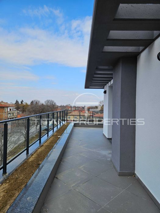 Продава се Тристаен апартамент в Пловдив, Коматево - 221 кв.м за 819 €/кв.м - Снимка #12