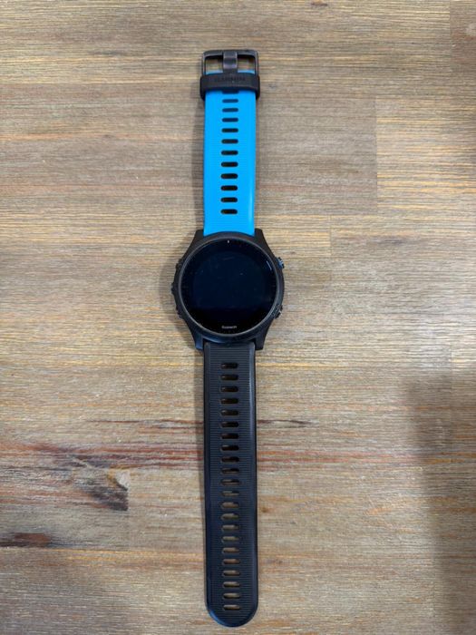 Garmin forerunner 945 cu diverse accesorii