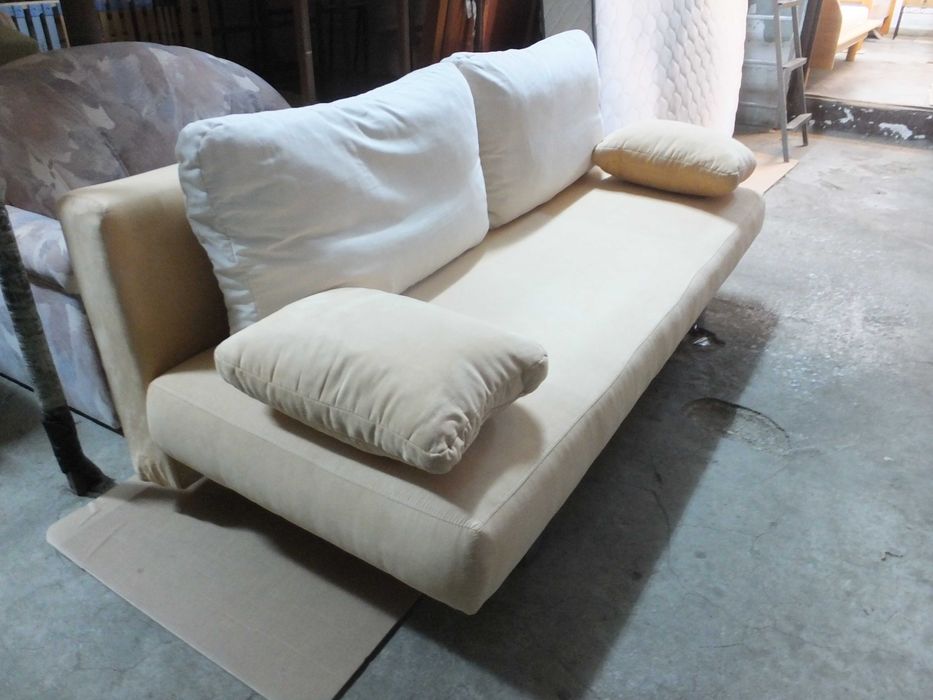 Canapea extensibila frumoasa crem 140x200 cu lada de depozitare+perne
