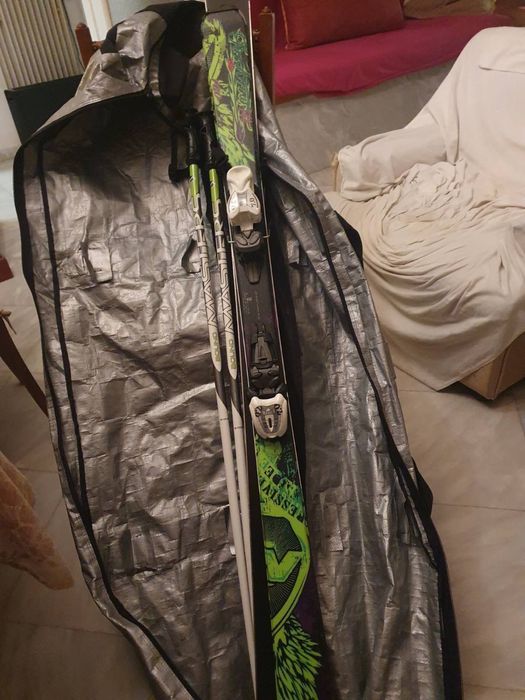 Vând echipament complet de ski, folosit odata