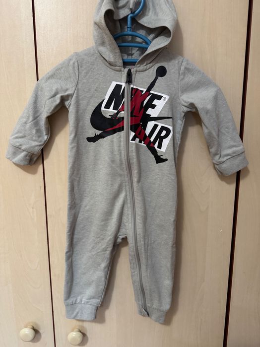 Nike Jordan гащеризон с качулка, размер 12 месеца