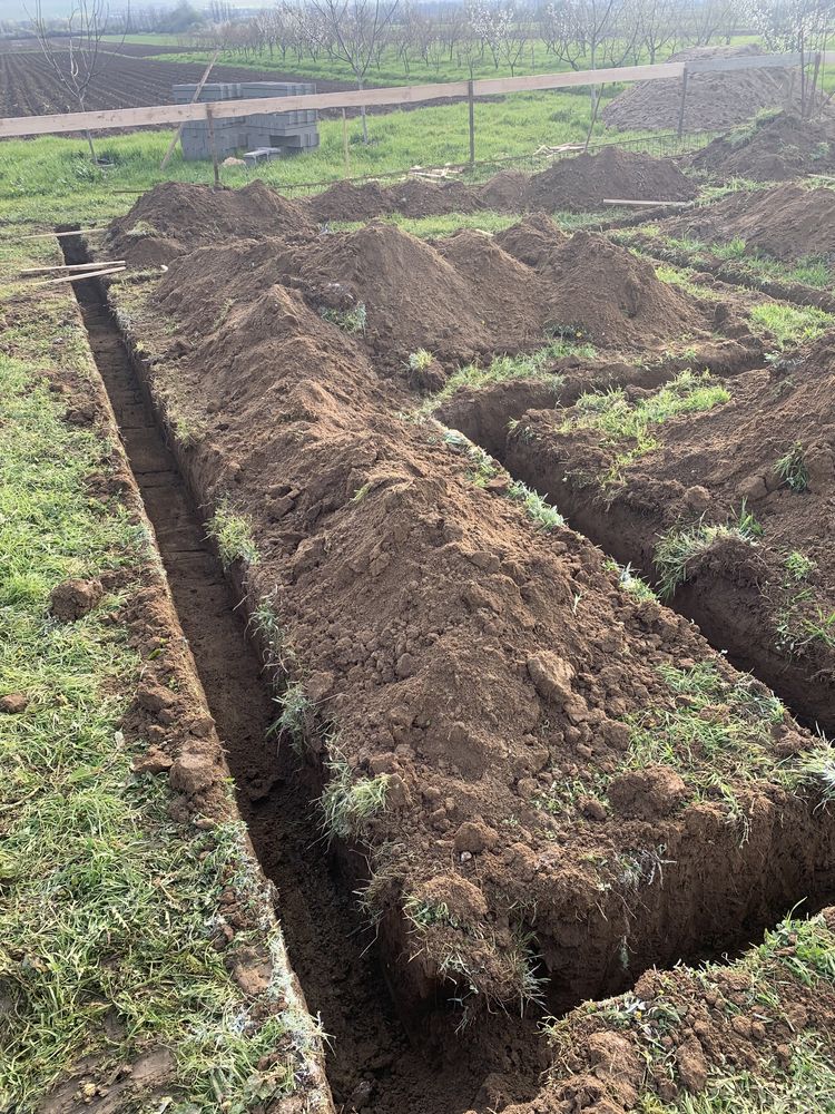 Inchiriez miniexcavator,montaj fosa,sapat,nivelat,canalizari,etc,