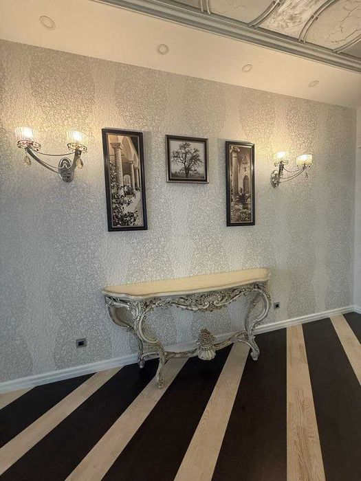 Сдается большая шикарная квартира в центре города!